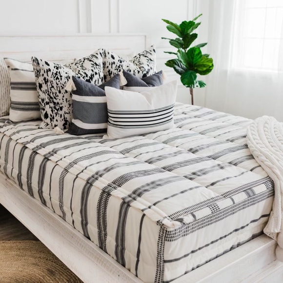 Buddy’s Full Size Bedding - Picture 1 of 3